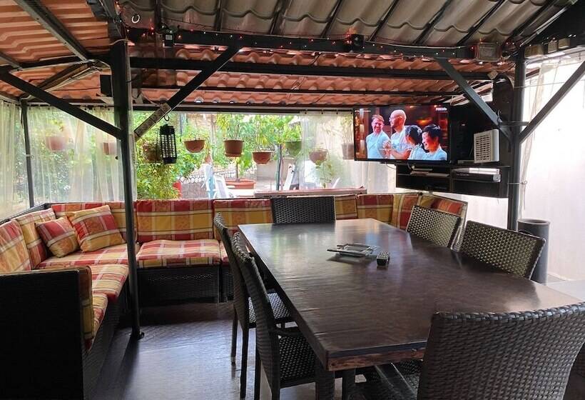 پانسیون Garden Master Bedrooms Residence