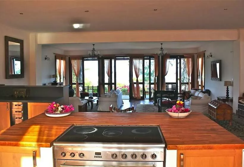 Villa Paradise On The Ocean