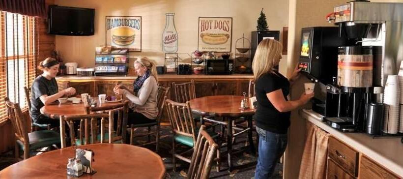 Boarders Inn & Suites By Cobblestone Hotels In Waukon