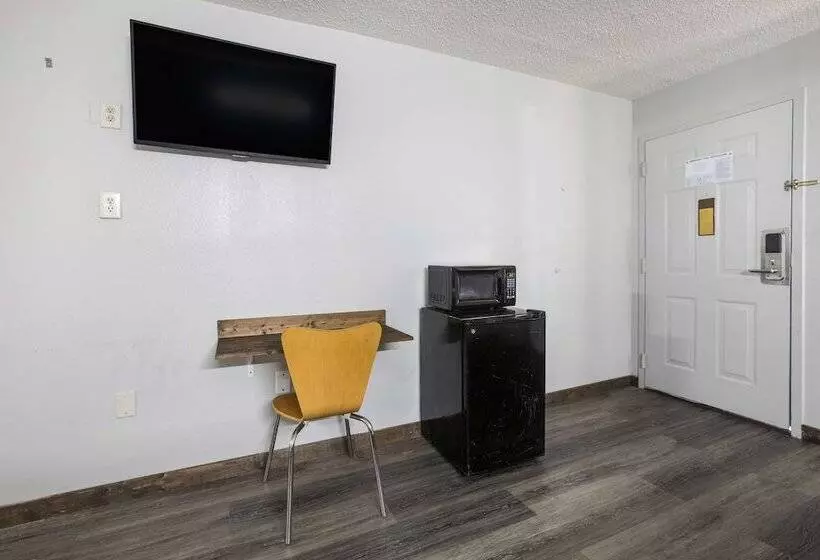 Отель Americas Best Value Inn Stockbridge