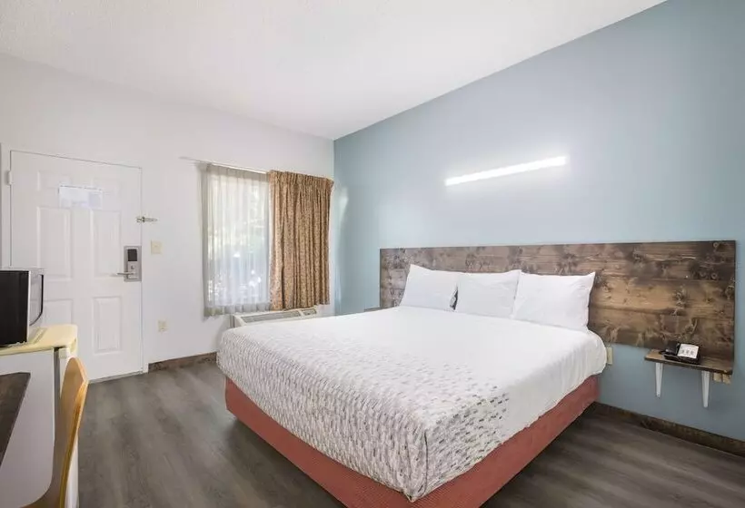 Отель Americas Best Value Inn Stockbridge