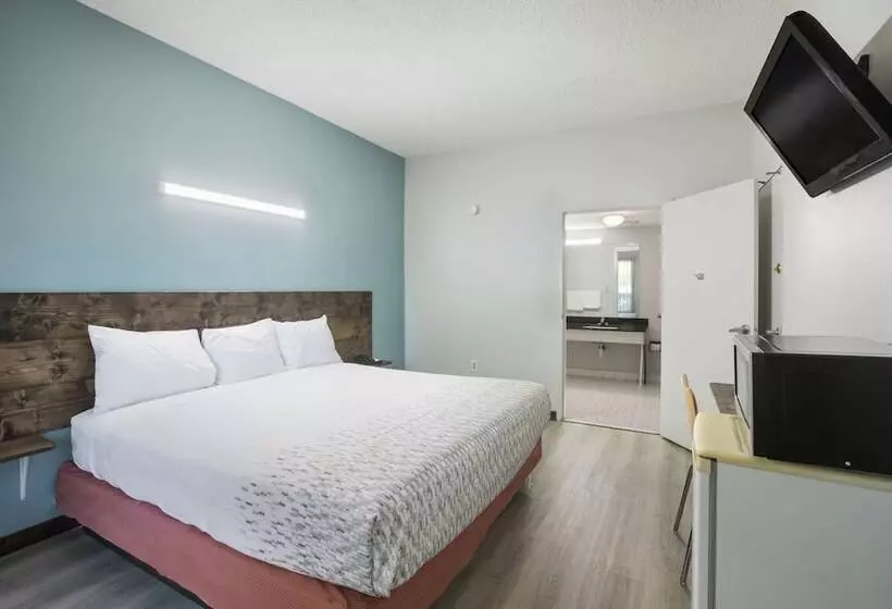 Отель Americas Best Value Inn Stockbridge