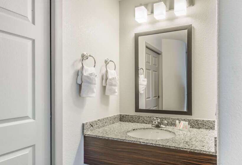 Отель Baymont By Wyndham Pueblo