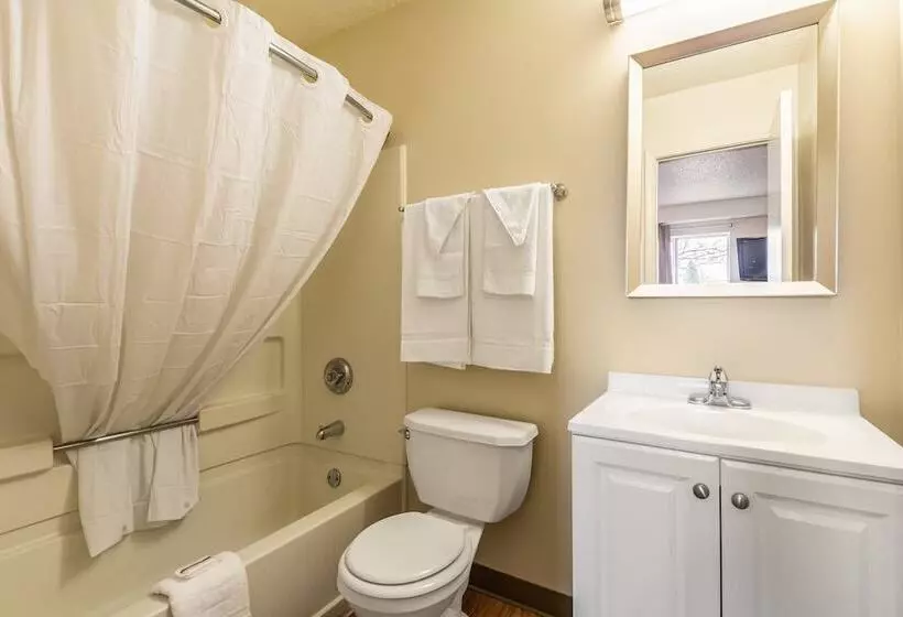 فندق Hometowne Studios By Red Roof Louisville