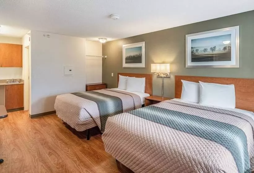 فندق Hometowne Studios By Red Roof Louisville