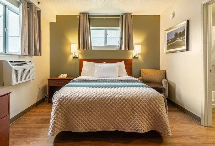 בית מלון כפרי Hometowne Studios By Red Roof Louisville