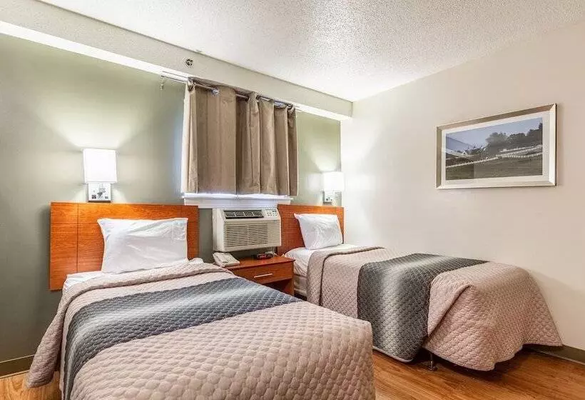 فندق Hometowne Studios By Red Roof Louisville