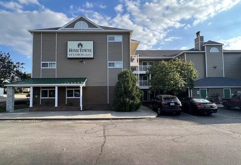 فندق Hometowne Studios By Red Roof Louisville