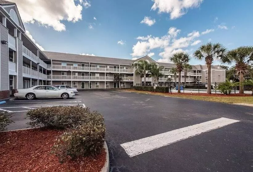 هتل Hometowne Studios By Red Roof Orlando South