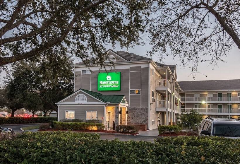 בית מלון כפרי Hometowne Studios By Red Roof Orlando South
