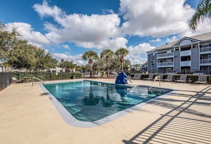 בית מלון כפרי Hometowne Studios By Red Roof Orlando South