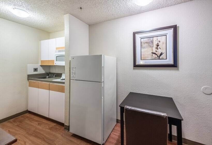 בית מלון כפרי Hometowne Studios By Red Roof Orlando South