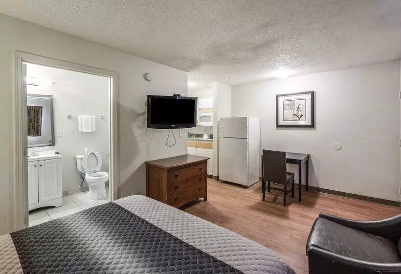 هتل Hometowne Studios By Red Roof Orlando South