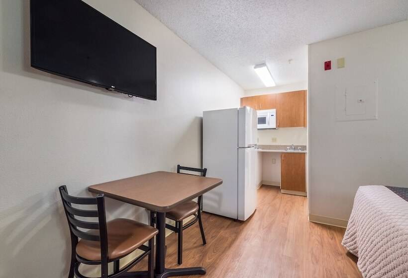 בית מלון כפרי Hometowne Studios By Red Roof Orlando South