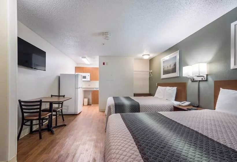 هتل Hometowne Studios By Red Roof Orlando South