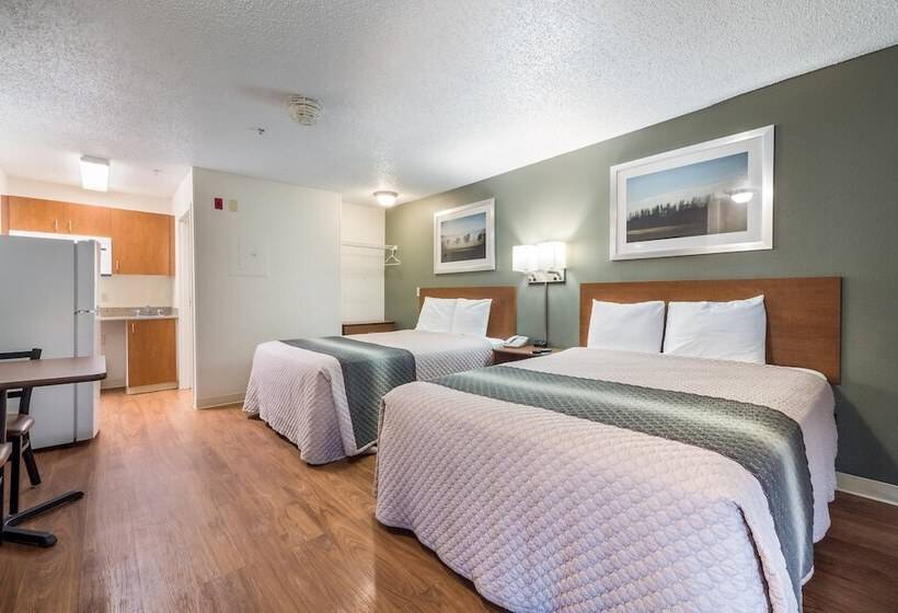 בית מלון כפרי Hometowne Studios By Red Roof Orlando South