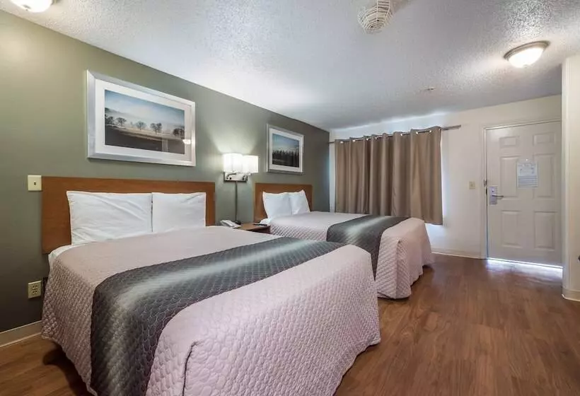 هتل Hometowne Studios By Red Roof Orlando South