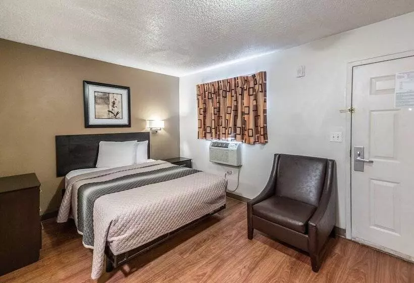 هتل Hometowne Studios By Red Roof Orlando South