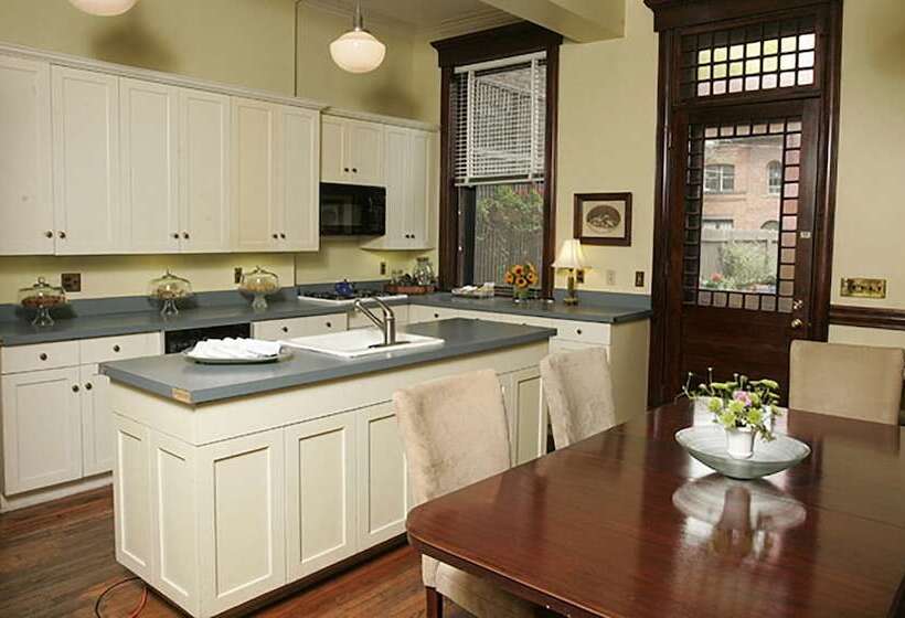 فندق Morgan State House Inn