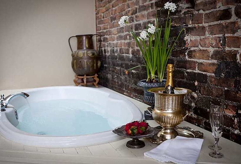 فندق Morgan State House Inn