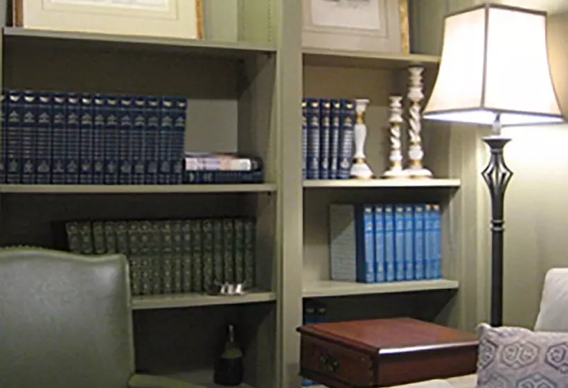 ホテル Morgan State House Inn