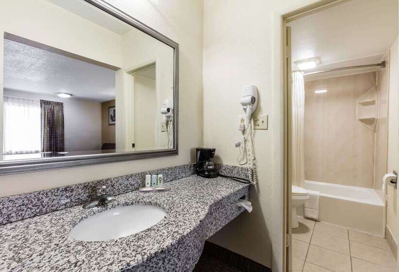 فندق Quality Inn