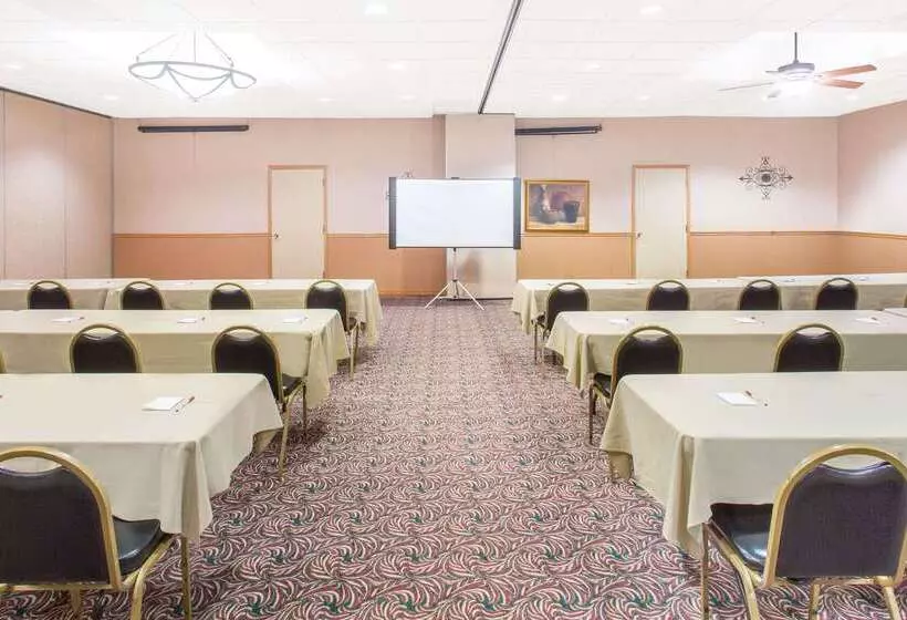 Ramada By Wyndham Elko Hotel At Stockmen S Casino