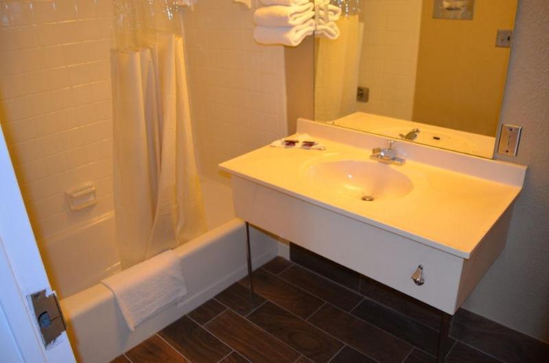 هتل Quality Inn Detroit Downtown