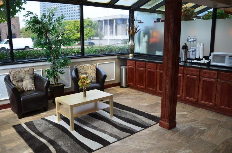 هتل Quality Inn Detroit Downtown