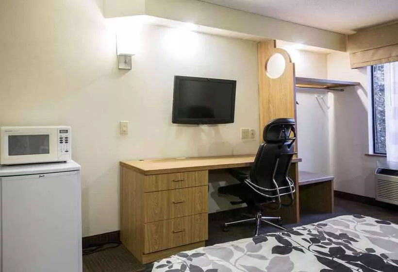 فندق Rodeway Inn At Six Flags