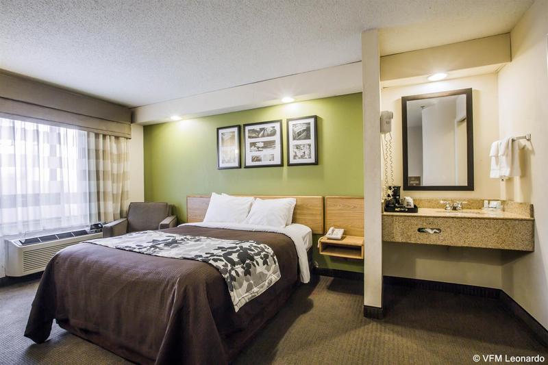 هتل Rodeway Inn At Six Flags