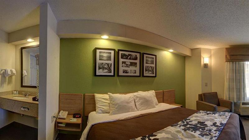 هتل Rodeway Inn At Six Flags