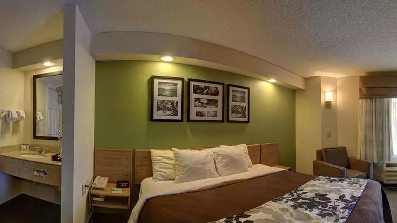 فندق Rodeway Inn At Six Flags