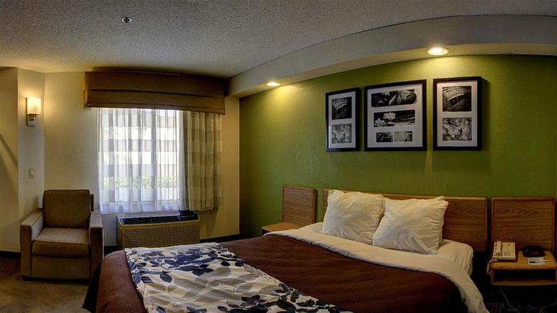 هتل Rodeway Inn At Six Flags