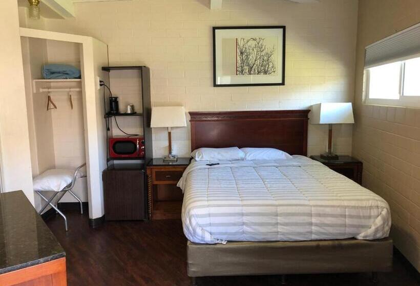 בית מלון כפרי Sierra Lodge Three Rivers