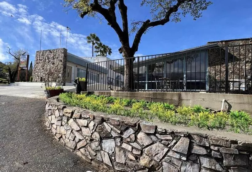 ホテル Sierra Lodge Three Rivers