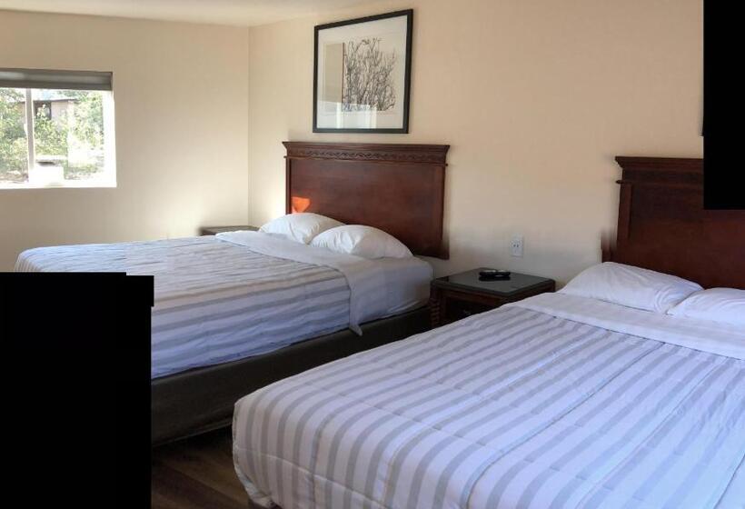 בית מלון כפרי Sierra Lodge Three Rivers