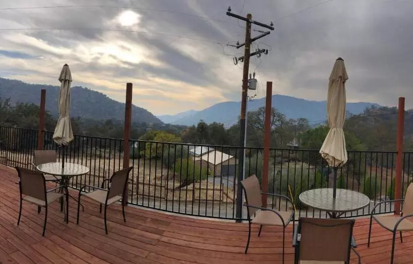 ホテル Sierra Lodge Three Rivers