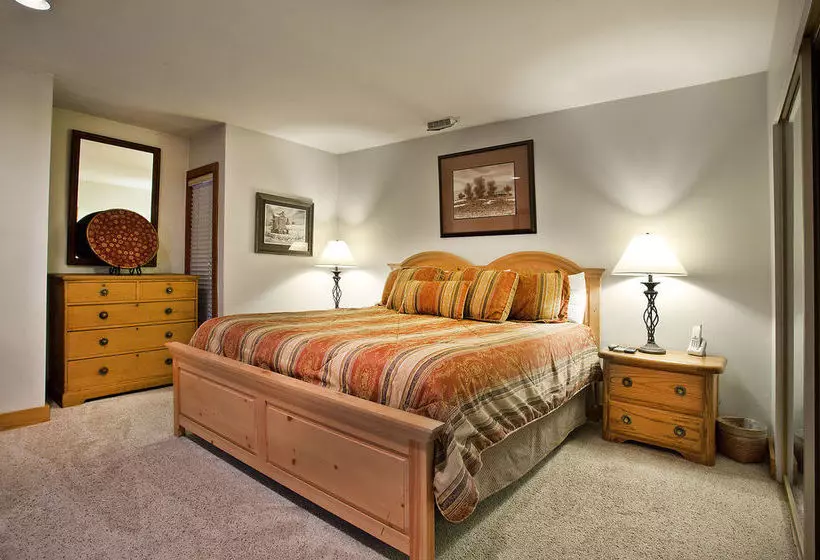 Отель Silver Cliff Park City Condos
