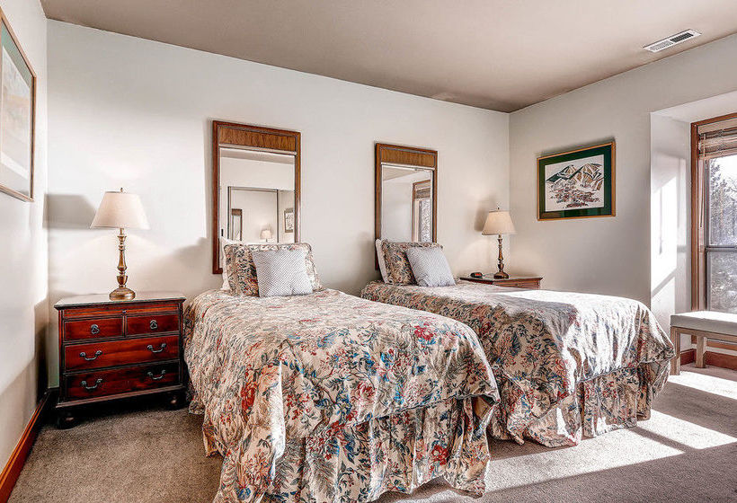 هتل Silver Cliff Park City Condos