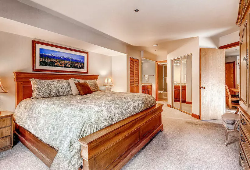 Отель Silver Cliff Park City Condos