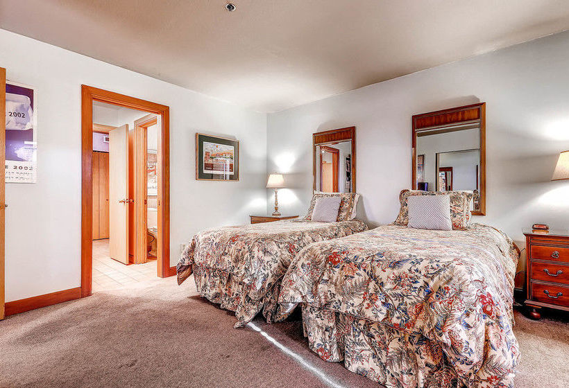 هتل Silver Cliff Park City Condos