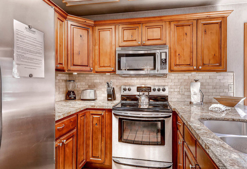 هتل Silver Cliff Park City Condos