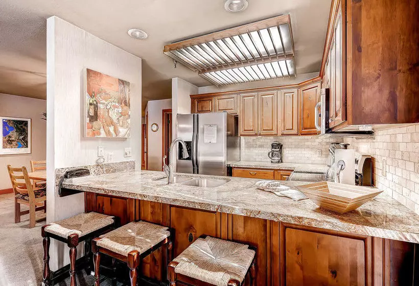 Отель Silver Cliff Park City Condos