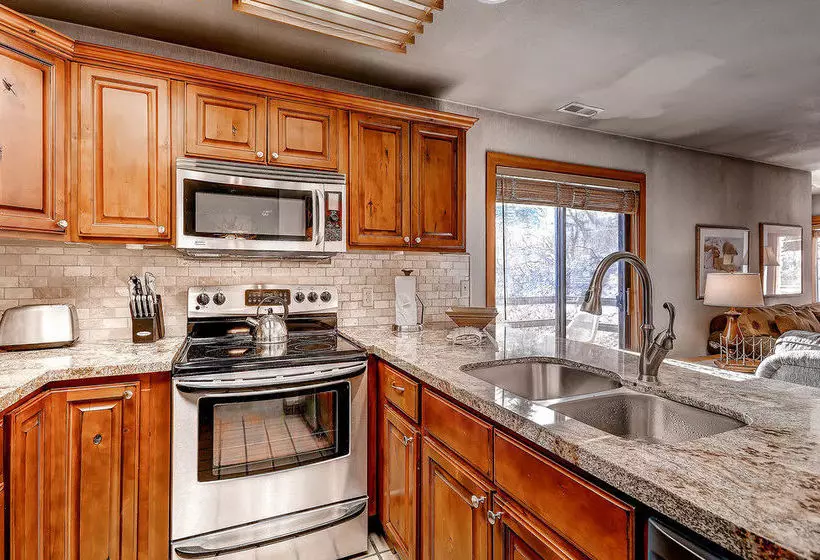 Отель Silver Cliff Park City Condos