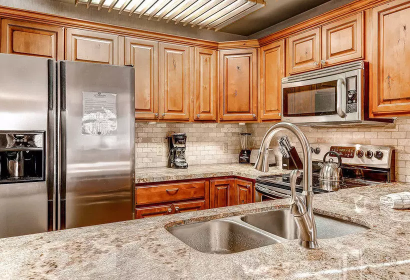 Отель Silver Cliff Park City Condos