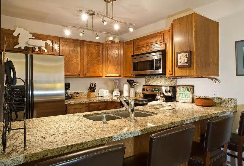 Отель Silver Cliff Park City Condos