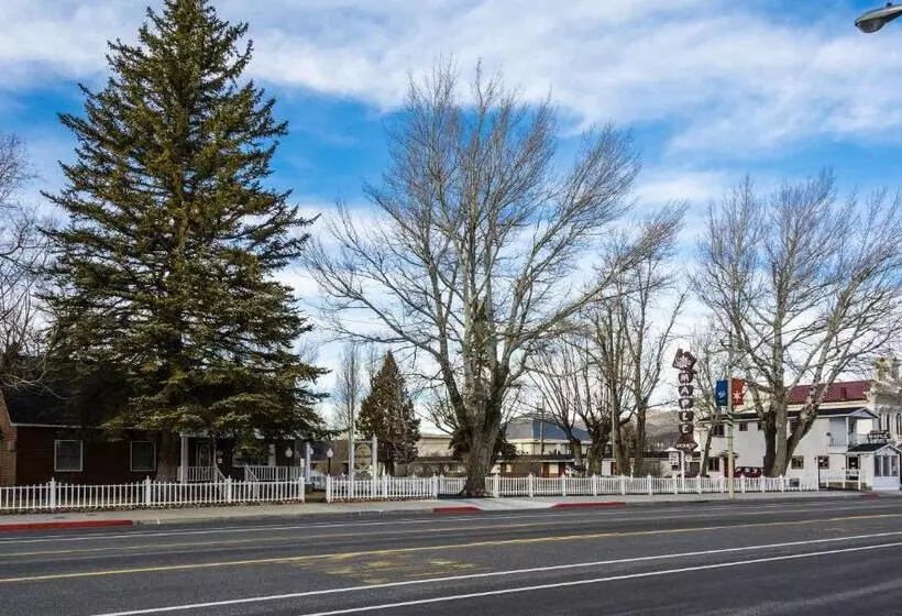 호텔 Silver Maple Inn And The Cain House Country Suites