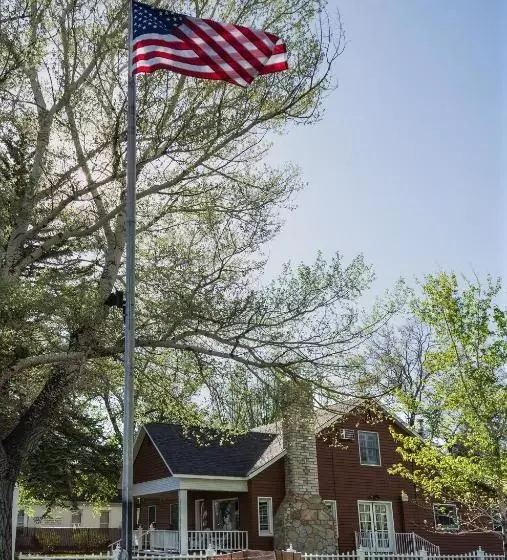 호텔 Silver Maple Inn And The Cain House Country Suites