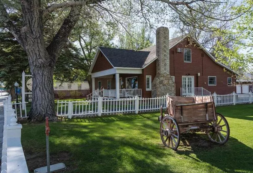 호텔 Silver Maple Inn And The Cain House Country Suites